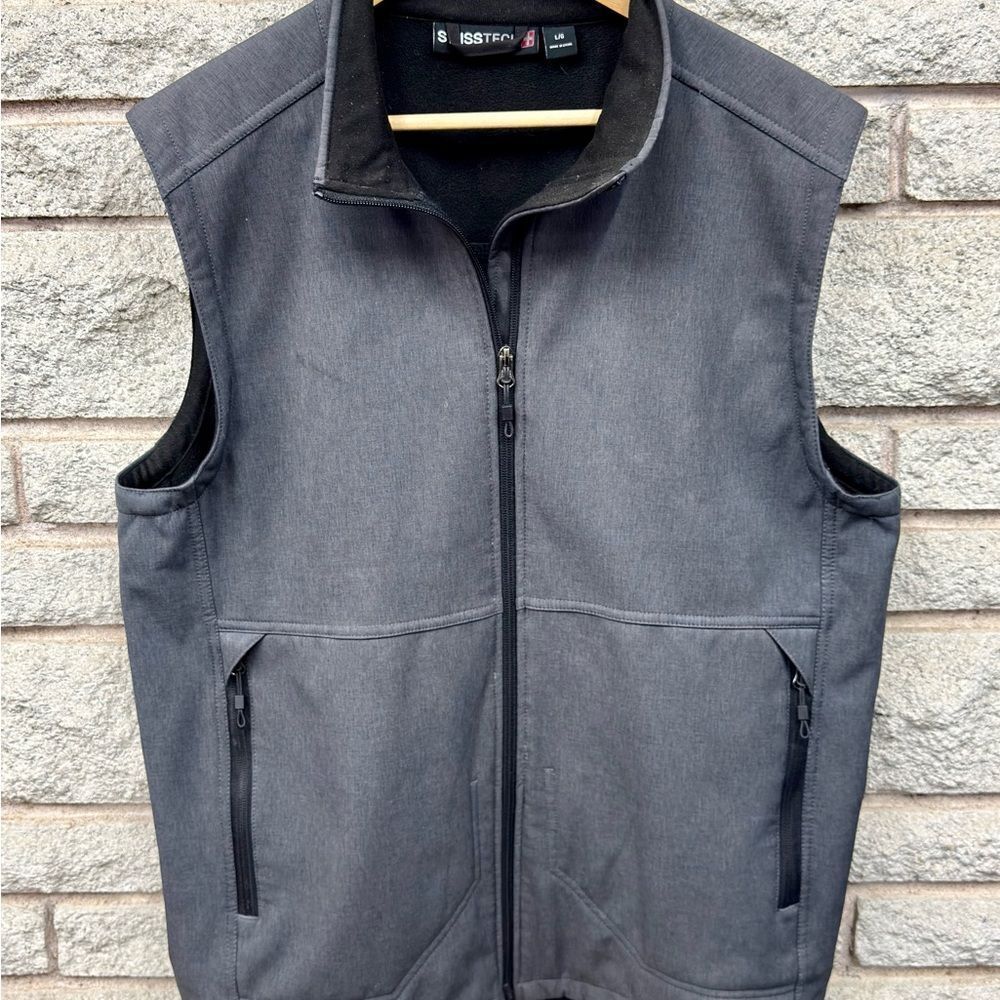 Swiss Tech Men's Charcoal Vest